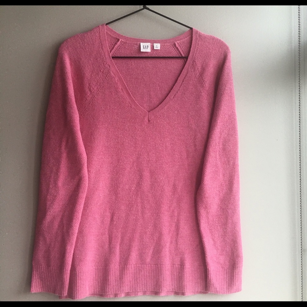 GAP lightweight pink sweater